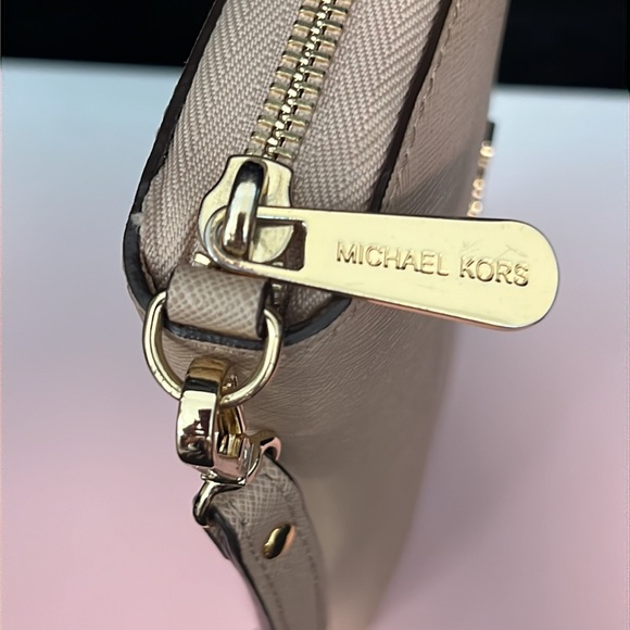 MICHAEL KORS Large Continental Wristlet Wallet in Oyster. 32S5GTVE9L - Picture 4 of 10